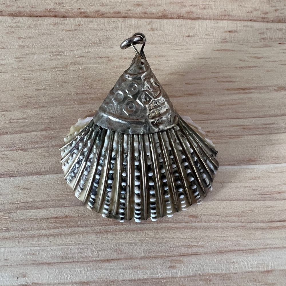 Tribal shell pendant